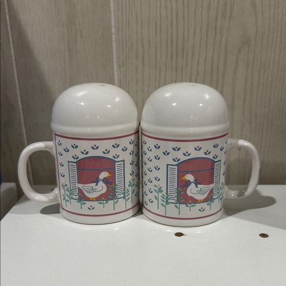 Vintage Geese In Window Salt & Pepper Shakers With Handle - Picture 1 of 6